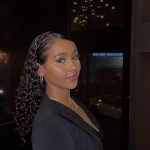 Meet your Posher, Zinya